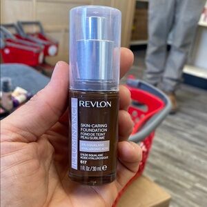 Revlon Luminance Skin-Caring Foundation - 617 Ebony